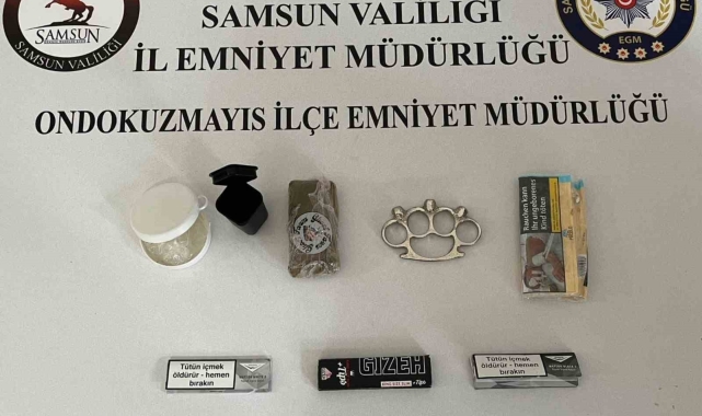 Şüpheli gençlerden uyuşturucu çıktı