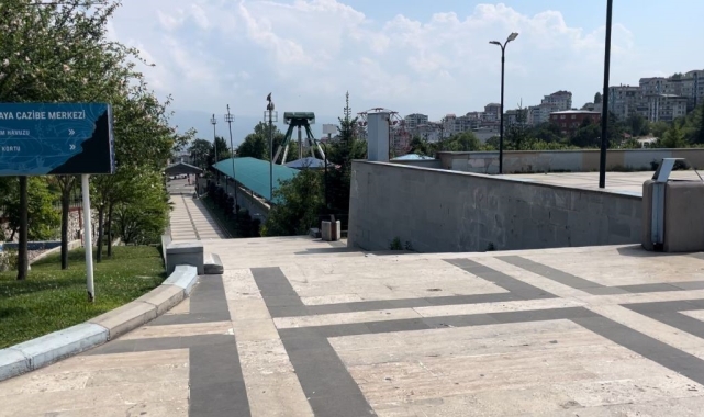 Sürücüler dikkat...Bursa'da navigasyonu karıştıran merdivenden uçuyor