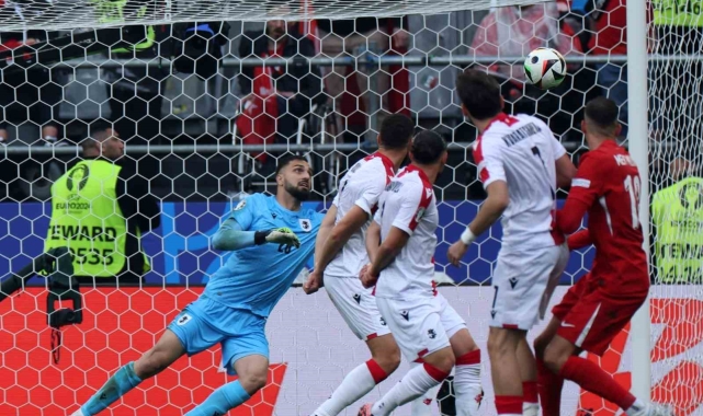 Taraftarlar oylarıyla EURO 2024'ün en güzel golü Mert Müldür'den