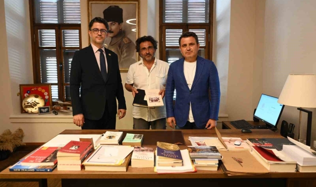 Tarihi bir albüm daha Çanakkale Savaşları Gelibolu Tarihi Alan Başkanlığına bağışlandı