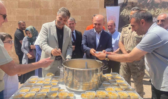 Tarihi Saray'da bin kişilik aşure ikramı