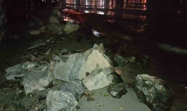 Tekirdağ'da şiddetli yağışta istinat duvarı çöktü