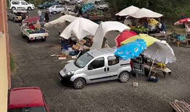 Tekirdağ'da yağmur ve rüzgar pazar esnafına zor anlar yaşattı