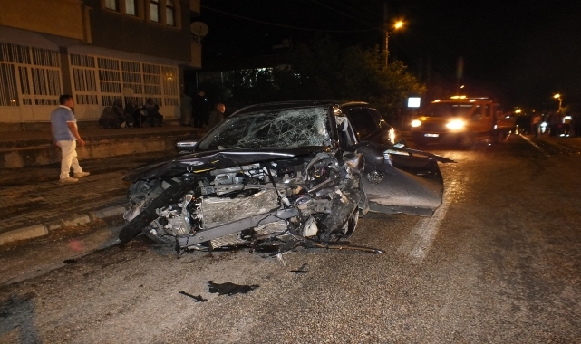Tokat'ta iki otomobilin çarpıştığı kazada 1 kişi öldü, 1 kişi yaralandı