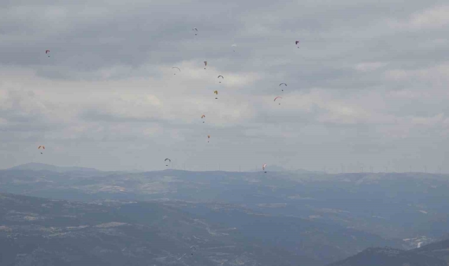 Tokat'ta sporcular uçarken, vatandaşlar izlerken heyecanlandı