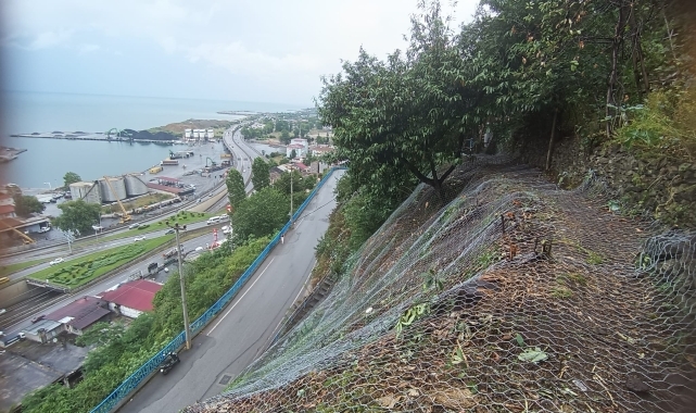 Trabzon Büyükşehir Belediyesinden kaya düşme tehlikesi için önlem