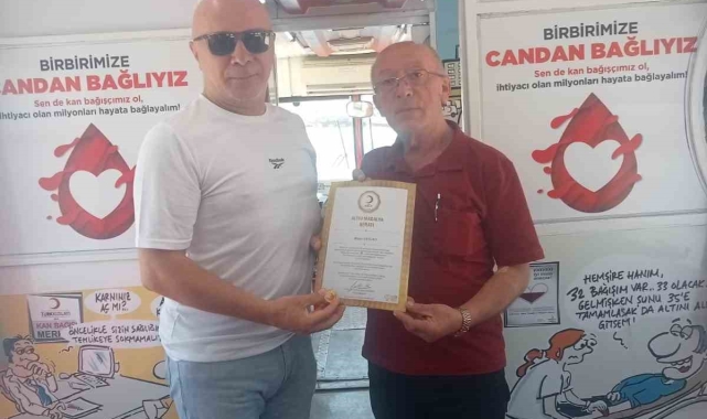Türkeli'de 35 kez bağışta bulunan vatandaşa madalya