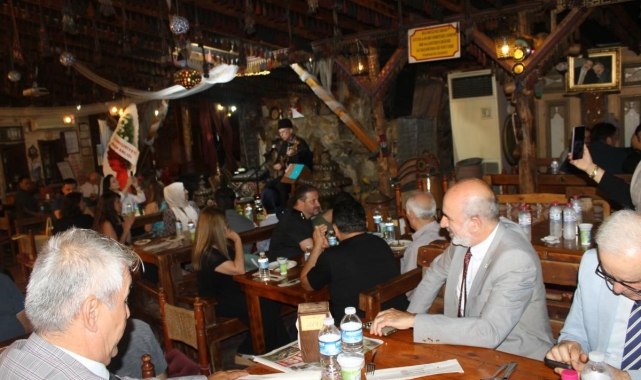 Türkistan Aşevi'nde şükran yemeği
