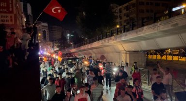 Türkiye çeyrek finale yükseldi, Bursa sokaklara aktı