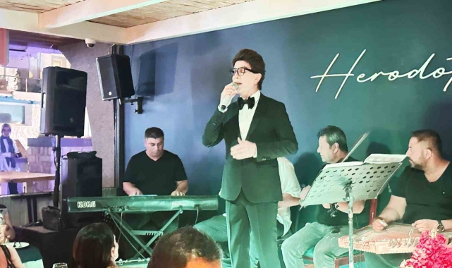 Ünlü sanatçı Ortakent sahilini inletti