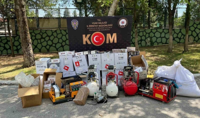 Uşak'ta yapılan operasyonda çok sayıda kaçak makaron ele geçirildi