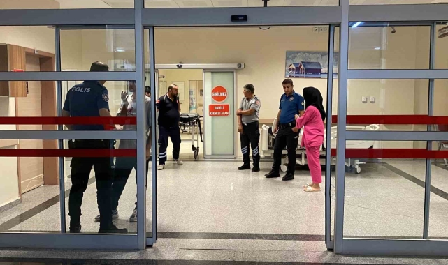 Üst geçitten atlatan genç kız yaralandı