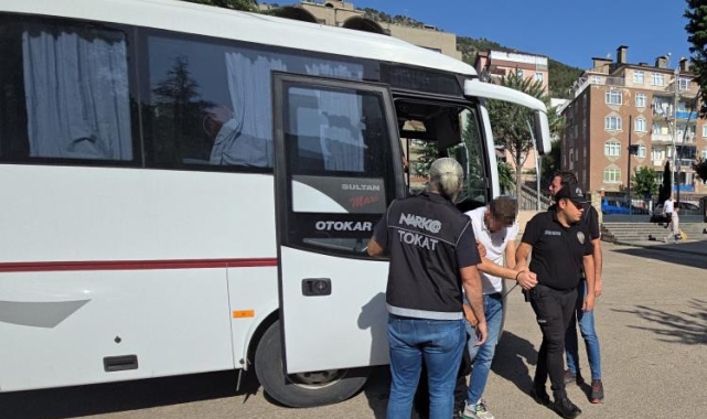 Uyuşturucu operasyonunda gözaltına alınan zanlılar adliyede