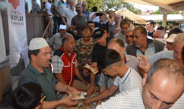Vakıflar Genel Müdürlüğünden Manisa'da aşure ve kahve ikramı