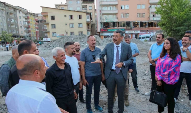 Vali Çelik; "Eski belediye alanında sosyal alan yapılacak"