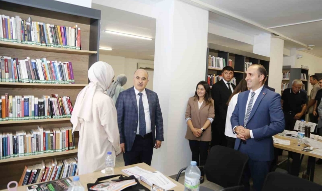 Vali Dağlı'dan öğrencilere 'bol bol kitap okuyun' tavsiyesi