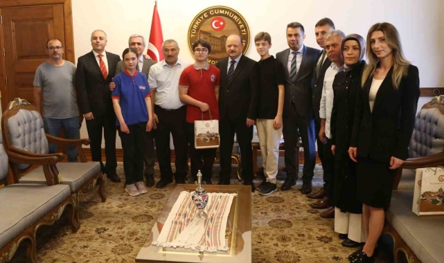 Vali Dallı, LGS'de Türkiye birincisi olan öğrencileri kabul etti