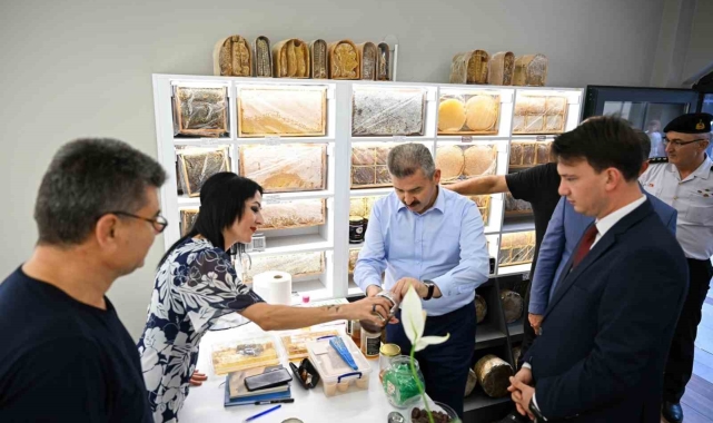 Vali Ergün 'Yöresel Ürünler Çarşı' esnafını ziyaret etti