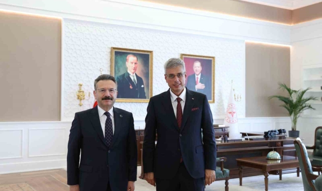 Vali Hüseyin Aksoy yeni atanan Sağlık Bakanı Prof. Dr. Kemal Memişoğlu'nu ziyaret etti