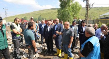 Vali Koç, sel felaketinin yaşandığı köylerde incelemelerde bulundu