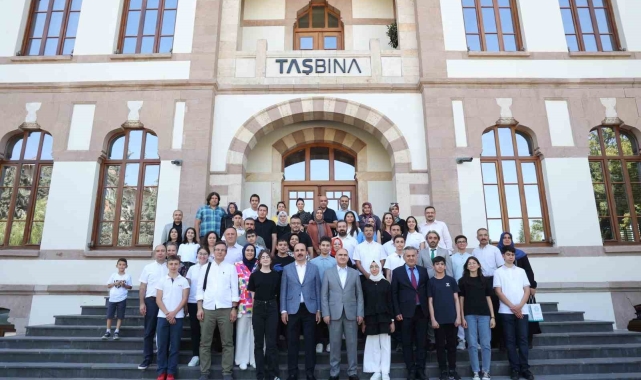 Vali Özkan ve Başkan Altay LGS'de Türkiye birincisi olan Konyalı öğrencilerle buluştu