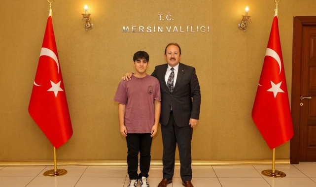 Vali Pehlivan, YKS ve LGS'de dereceye giren öğrencilerle bir araya geldi