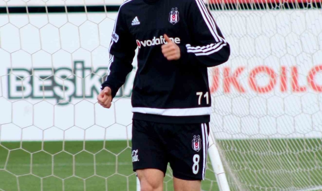 Veli Kavlak: "Avusturya kağıt üzerinde bir adım önde"