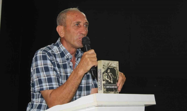 Yalova'da Sevencan'ın imza gününe yoğun ilgi