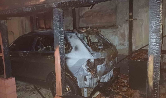 Yanan garajdaki cip kullanılmaz hale geldi