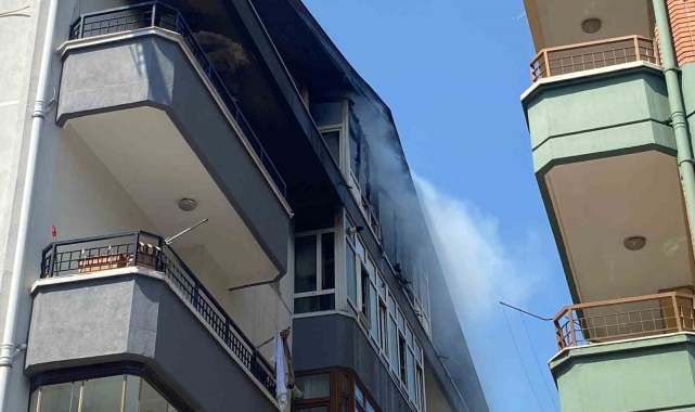 Yangında mahsur kalan anne ile çocukları, komşularının yardımıyla kurtarıldı