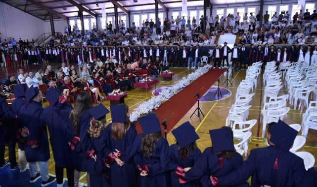 Yaşar Doğu Spor Bilimleri Fakültesinde 250 öğrencinin mezuniyet heyecanı