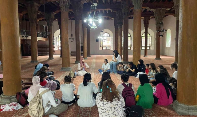 Yaz kampı öğrencilerine cami ve dini mekanlar gezdirildi