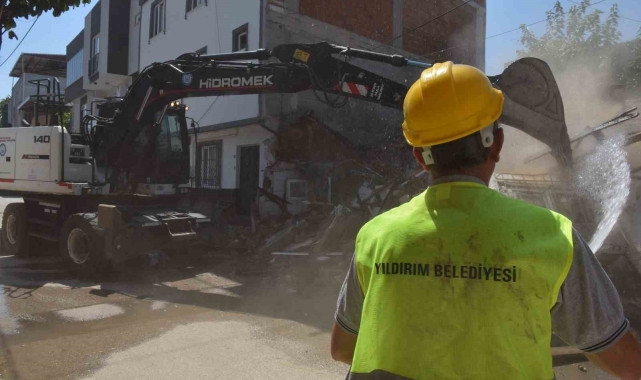 Yıldırım'da riskli durumdaki yapılar yıkılıyor