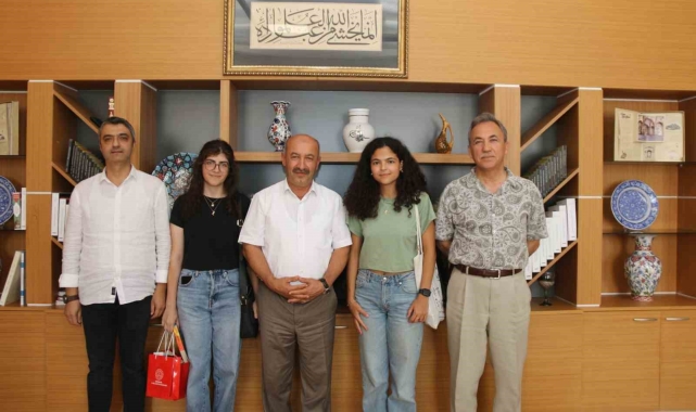 YKS Türkiye 57'insici Dilek Duran: "Başarımı düzenli çalışmaya borçluyum"