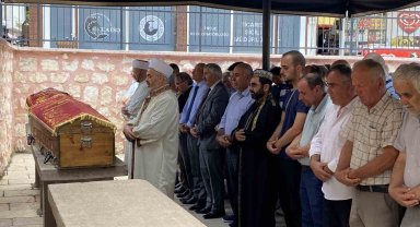 Yolda aracını kontrol etmek isterken minibüsün çarptığı vatandaş öldü