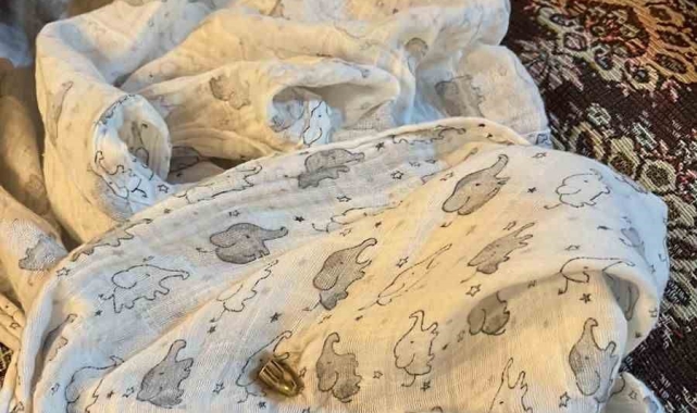 Yorgun mermi uyuyan bebeğin yatağına düştü