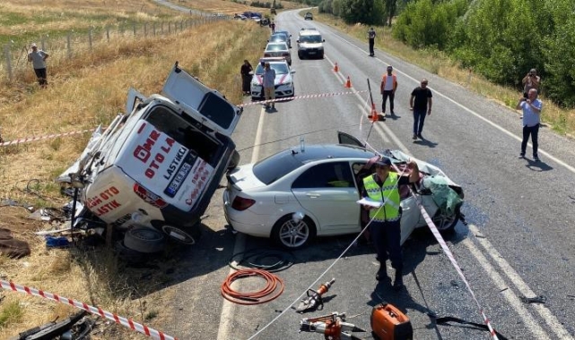 Yozgat'ta iki araç kafa kafaya çarpıştı: 3 ölü, 1 yaralı