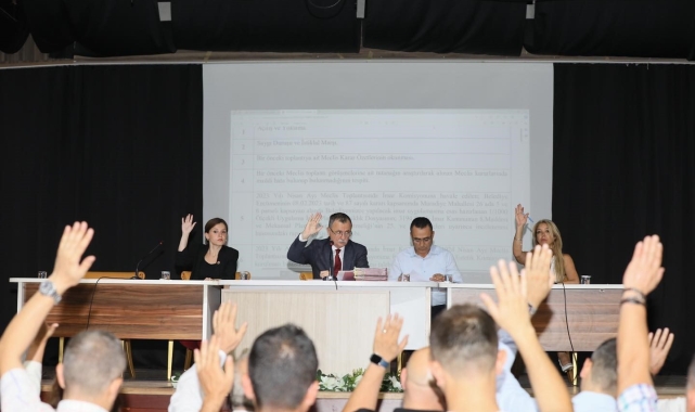 Yunusemre Belediye Meclisi vefat eden Güzgülü'nü andı