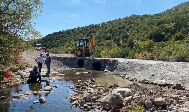 Yunusemre'de arazi yollarında ulaşım kolaylaşıyor