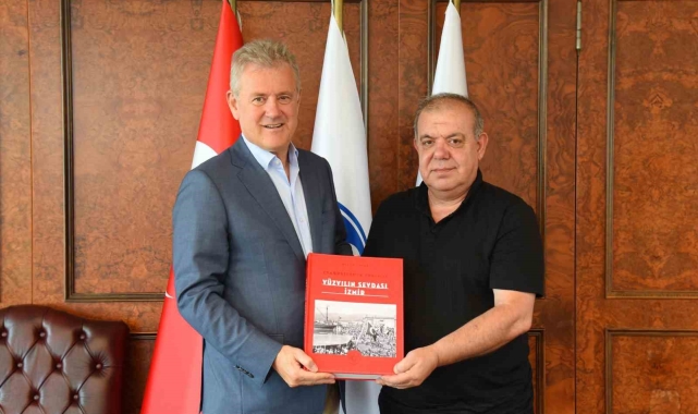 "Yüzyılın Sevdası İzmir" okuyucuyla buluştu