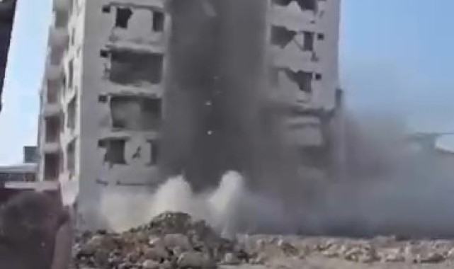 10 katlı binanın yerle bir olduğu anlar kamerada