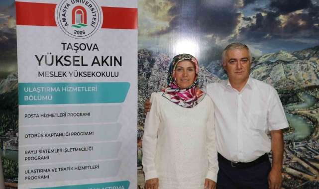 28 yıllık çift evliliklerini üniversite ile taçlandırdı