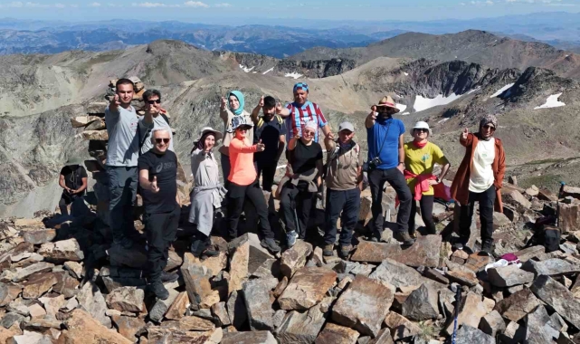 3 bin 333 metrede Yusuf Dikeç pozu verdiler