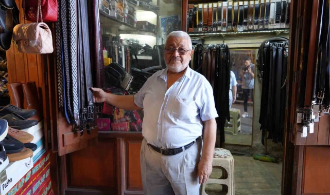 3 metrekarelik dükkanından dünyaya açılıyor