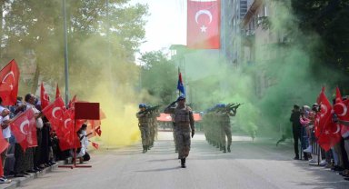 30 Ağustos kutlamalarında jandarmanın gösterisi büyük beğeni topladı