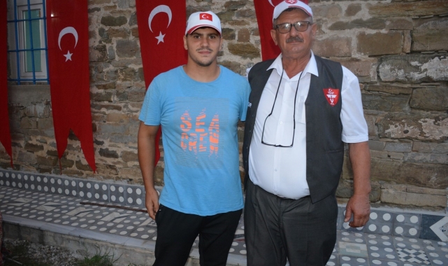 30 yıldır yaptığı cazgırlık mesleğini oğluna aşılıyor
