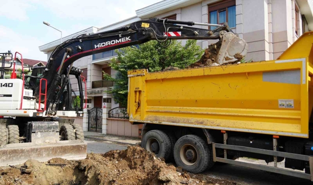 450 metre yağmur suyu hattı çekiliyor