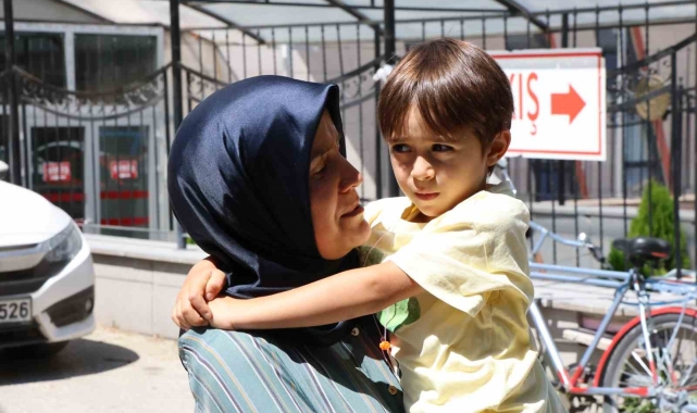 54 yaşındaki kadın emekli polis komşusu tarafından sopayla dövüldüğünü iddia etti
