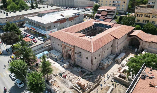 7 asırlık mavi çinileriyle ünlü Gök Medrese yeniden ayağa kalkıyor