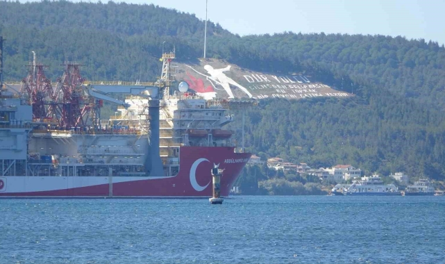 Abdülhamid Han sondaj gemisi Çanakkale Boğazı'nda geçti